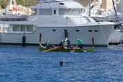 Ruderer trainieren für die Freedom Day Regatta in Malta