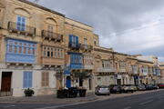 Typische Holzbalkone an Häusern in Rabat (Victoria) auf der Insel Gozo