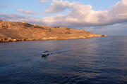 Küste der Insel Gozo bei Mġarr im Abendlicht