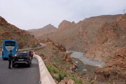 Durchbruch (Gebirgs-Kluse) des Oued Ziz durch einen Gebirgsriegel des Hohen Atlas, Marokko