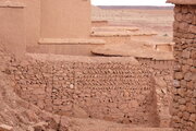 Mauer mit Ziegelornament in Aït-Ben-Haddou, Marokko