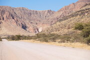 Kalkablagerungen eines Wasserfalls im Tsondab-Tal in den Naukluft-Bergen, Namibia