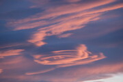 Wolken beim Sonnenuntergang am Borgarfjörður in Borgarnes, Island